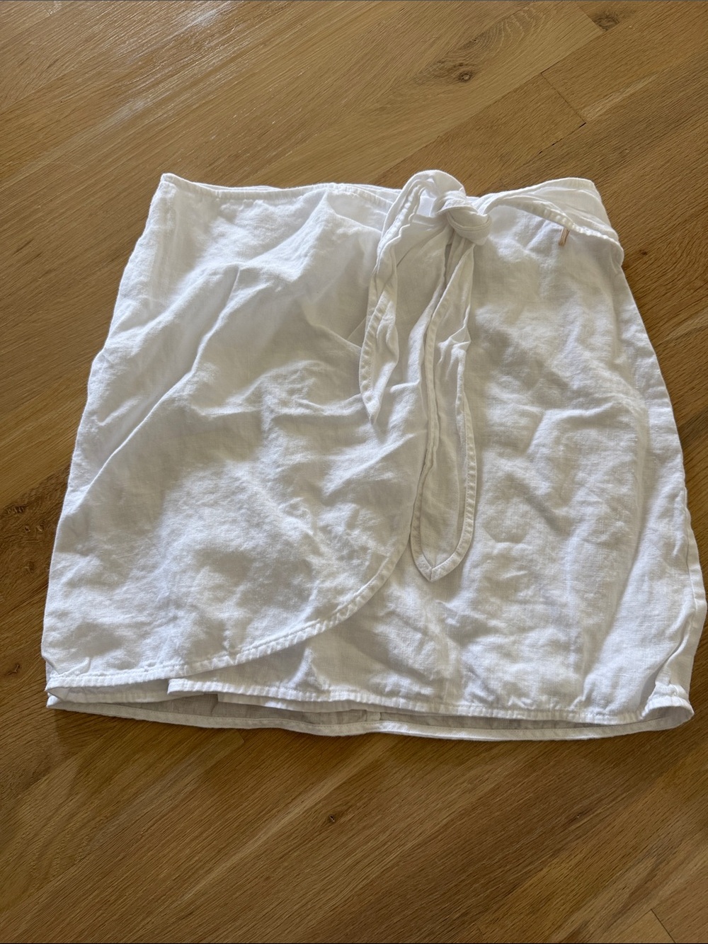 Wilfred White Linen Mini Skirt with Tie
